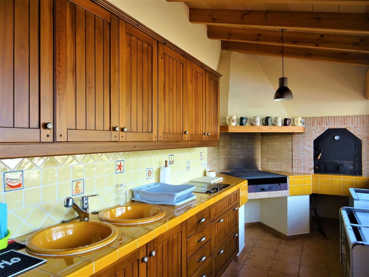 With Private Pool And Tennis Court 150 Metres From The Sea-villa El Olivo Dénia