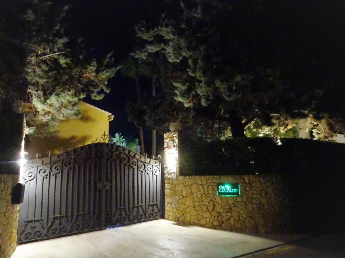 With Private Pool And Tennis Court 150 Metres From The Sea-villa El Olivo Villa Dénia