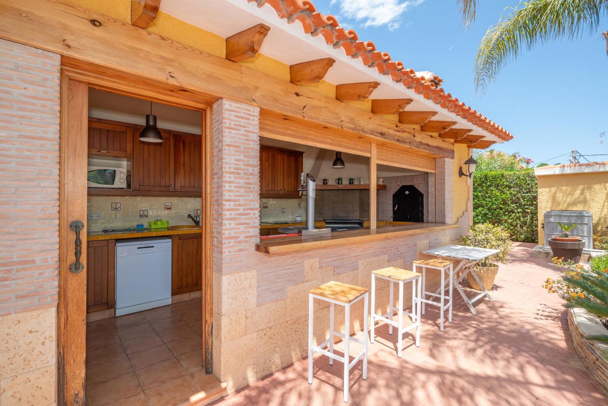 With Private Pool And Tennis Court 150 Metres From The Sea-villa El Olivo Dénia
