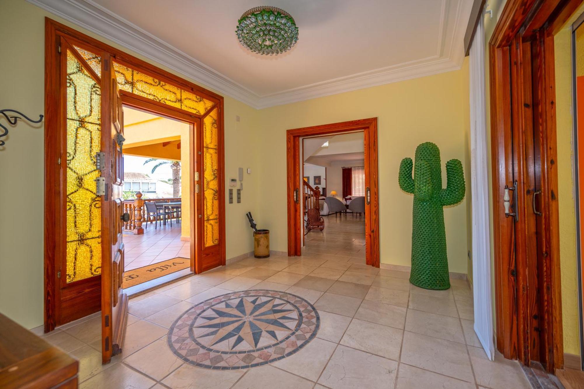 With Private Pool And Tennis Court 150 Metres From The Sea-villa El Olivo